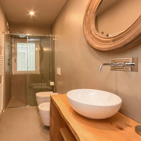 Apartment Luxury Modern By The Salo
