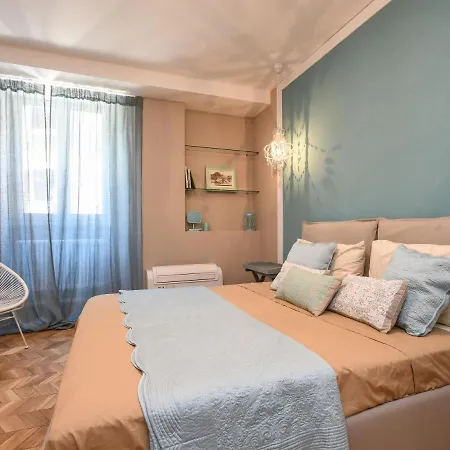 Luxury Modern By The Apartment